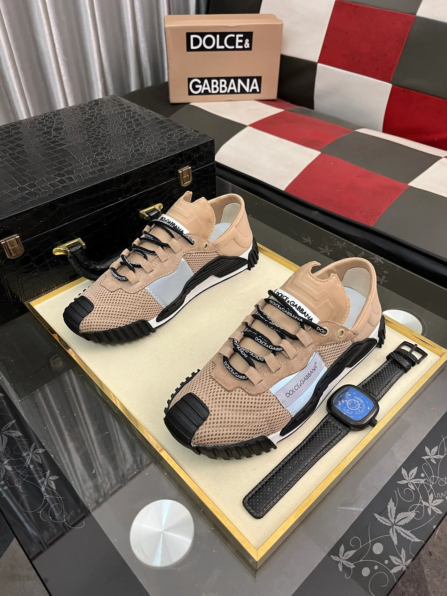 Men's shoes 💰440⌚️⌚️DG's latest popular 🔥🔥casual shoes, the tongue has the brand's iconic details, and the combination of silk cowhide and cow suede enhances the style. Fashionable and versatile, it can complement any look. Create an exquisite design with unique dynamic vitality and modern atmosphere, showing modern elegance. Size: 35-46